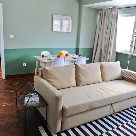 Neegroni Balcony In - By Misha's Place 1a * 리스본