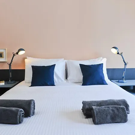 Апартаменты Neegroni Balcony In - By Misha's Place 1a