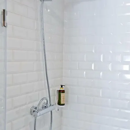 Апартаменты Neegroni Balcony In - By Misha's Place 1a *