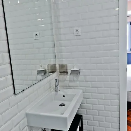 Neegroni Balcony In - By Misha's Place 1a Лиссабон